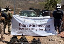 Marina asegura armas, chalecos tácticos y vehículo en operativo en Arteaga, Michoacán
