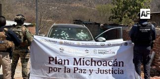 Marina asegura armas, chalecos tácticos y vehículo en operativo en Arteaga, Michoacán