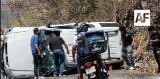 Volcadura de camioneta deja 3 lesionados en Libramiento El Naranjo, Manzanillo