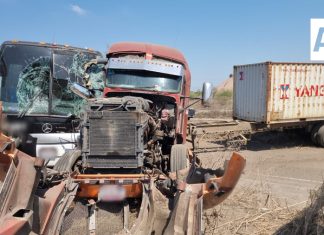 Accidente entre camión de pasajeros y tráiler en la autopista Manzanillo–Tecomán