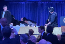 Sacan a Donald Trump tras presuntas detonaciones cerca de Cena de Corresponsales en Washington