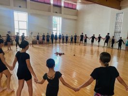 Conocen integrantes del Ballet Infantil de la UdeC la Danza del Venado desde la creación en movimiento