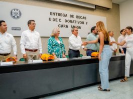 Entrega UdeC las becas del programa Donativos y las de Cara Amiga a 190 jóvenes