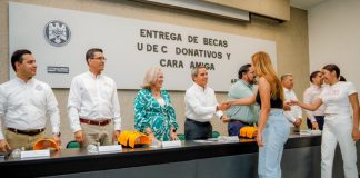 Entrega UdeC las becas del programa Donativos y las de Cara Amiga a 190 jóvenes