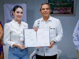 Entrega rector de la UdeC títulos internacionales de doble grado