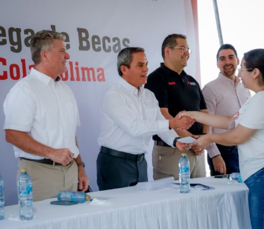 Con 200 beneficiarios, las becas Coca Cola Colima llegan a su edición 49