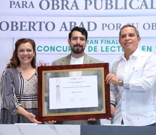 Otorgan UdeC y el INBAL otorgan el Premio Narrativa Colima 2025 a Roberto Abad, por su obra Umbral