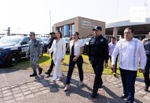 Gobernadora Indira Vizcaíno entrega 70 patrullas y 575 ascensos a policías en Colima