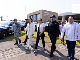 Gobernadora Indira Vizcaíno entrega 70 patrullas y 575 ascensos a policías en Colima