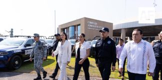 Gobernadora Indira Vizcaíno entrega 70 patrullas y 575 ascensos a policías en Colima