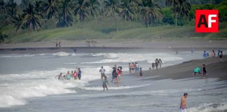 Muere turista jalisciense por inmersión en playa Boca de Pascuales, Tecomán