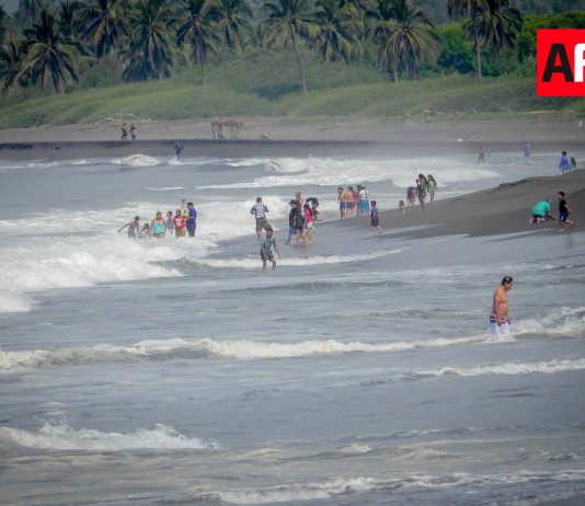 Muere turista jalisciense por inmersión en playa Boca de Pascuales, Tecomán