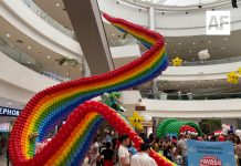 Plaza Galerías Guadalajara montó esculturas monumentales de Mario Bross, por el día de los niños