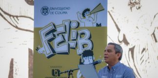 Rector lee en voz alta textos escritos por alumnos del Bachillerato 2