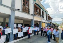 Trabajadores del Ayuntamiento de Minatitlán protestan por despidos; acusan abuso de poder y nepotismo