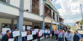 Trabajadores del Ayuntamiento de Minatitlán protestan por despidos; acusan abuso de poder y nepotismo