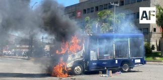 Violenta manifestación en Morelia de comuneros de Arantepacua deja destrozos, unidades quemadas y rapiña