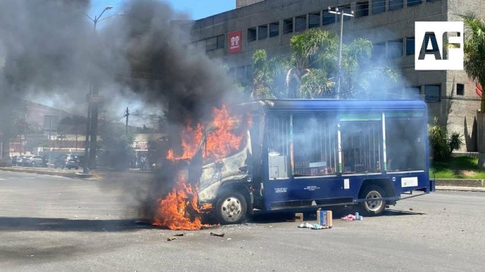 Violenta manifestación en Morelia de comuneros de Arantepacua17