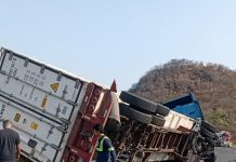 Se registra volcadura de tráiler sobre autopista Manzanillo a Armería; solo hubo daños materiales