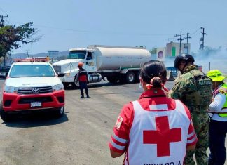 Cruz Roja acude también para apoyar en incendio de pipa