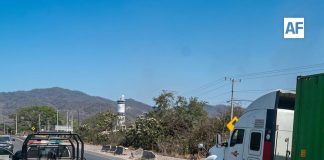 Asaltan a chófer de tráiler en la carretera Jalipa–Puerto, en Manzanillo