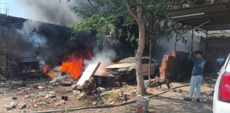 Bomberos de Colima controlan dos incendios en la ciudad de Colima: una taquería y un taller de soldadura; no hubo lesionados