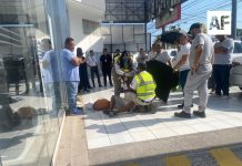 Trabajador cae de 3 metros en agencia al sur de Colima; fue trasladado al hospital