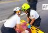 Mujer es atendida y trasladada tras caer de puente en Colima; su estado es delicado
