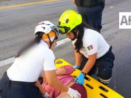 Mujer es atendida y trasladada tras caer de puente en Colima; su estado es delicado