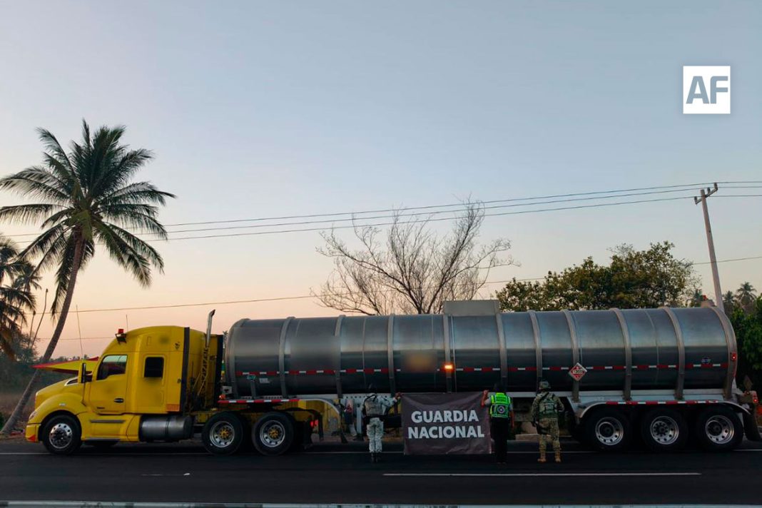 camion-hidrocarburo-militares-gn-01