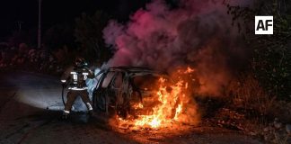 Se incendia camioneta en autopista Tecomán a Colima; solo hubo daños materiales