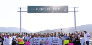 Gobernadora Indira Vizcaíno entregó y recorrió nuevo puente vehicular El Chical en Coquimatlán