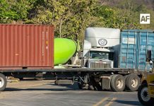 Otro choque de tráileres en Manzanillo, ahora en El Colomo; solo hubo daños materiales