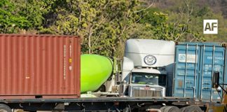 Otro choque de tráileres en Manzanillo, ahora en El Colomo; solo hubo daños materiales