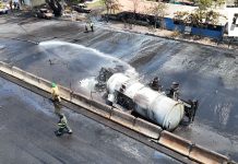 Cuerpos de emergencia controlan incendio de pipa en colonia Bayardo; se mantiene cierre en ambos sentidos de la autopista Colima-Manzanillo