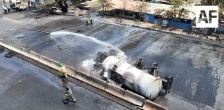 Cuerpos de emergencia controlan incendio de pipa en colonia Bayardo; se mantiene cierre en ambos sentidos de la autopista Colima-Manzanillo