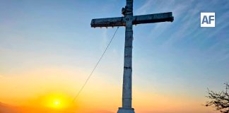 Celebrarán senderistas porteños Día de la Santa Cruz con visita al Cerro del Centro de Manzanillo