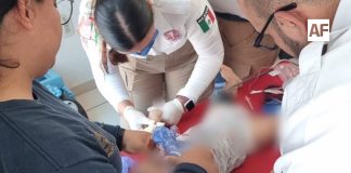 Paramédicos de UEPC Colima y CRUM atienden a un bebé con dificultad respiratoria en estancia infantil; se clausura el establecimiento