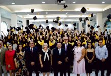 Celebran graduación de la Facultad de Turismo; egresan 51 jóvenes y se titulan 38 profesionistas
