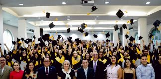 Celebran graduación de la Facultad de Turismo; egresan 51 jóvenes y se titulan 38 profesionistas