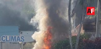Cuantiosos daños tras incendio de vehículo en Tapeixtles, Manzanillo