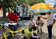 Brindan CRUM y PC Villa de Álvarez atención a motociclista tras caída en la colonia Tabachines