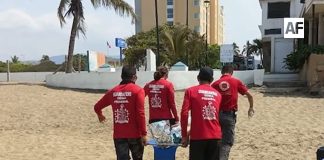 Atienden UEPC Colima y UMPC Manzanillo a mujer en playa Salagua