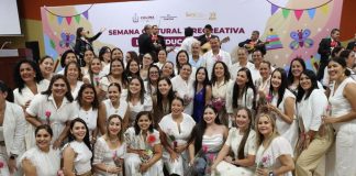 Gobierno de Indira Vizcaíno reconoce la labor de educadoras colimenses