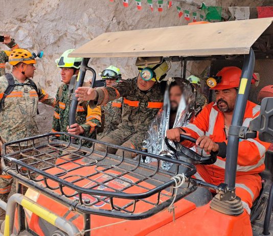 Rescatan a minero tras 14 días atrapado en mina de Sinaloa; es el segundo con vida, uno fue hallado muerto y buscan al último