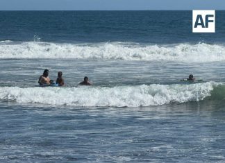 UEPC Colima y PC de Manzanillo y Armería realizan tres rescates acuáticos en playas La Audiencia y Cuyutlán