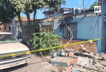 Colapso parcial de techumbre en vivienda de Armería deja un lesionado