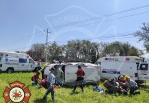 Tres mujeres lesionadas tras choque con volcadura en carretera Acatlán–Ciudad Guzmán