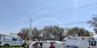 Tres mujeres lesionadas tras choque con volcadura en carretera Acatlán–Ciudad Guzmán