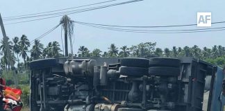 Volcadura de carguero en la autopista Colima–Tecomán deja solo daños materiales